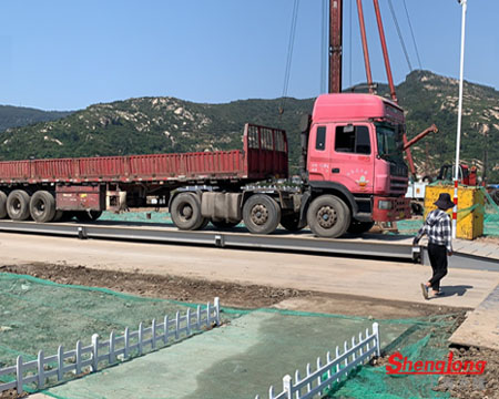 沙河市鐵礦石開采項(xiàng)目150噸地磅客戶案例